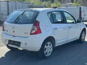 Dacia Sandero 1.2i 16v  Bild 3