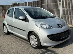 Peugeot 107 AUTOMATIK 2.Besitz Bild 2
