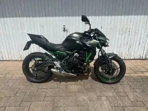 Kawasaki Z650 | BJ 2024 | nur 258 km | A2 | 1. Hand Bild 2