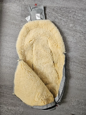 KAISER Lammfell-Fußsack für Babyschale & Kinderwagen   Grau Meliert   Top Zustand! Bild 3
