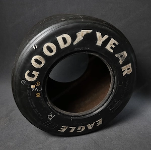 GOODYEAR Original Formel 1 Hinterreifen aus den 1990er Jahren Bild 4