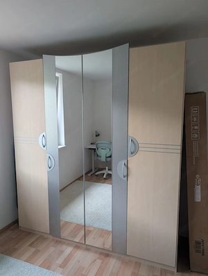 Kleiderkasten zu verschenken