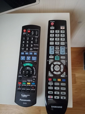 Fernseher mit DVD Player und DVDs 