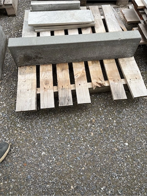 Randstein aus Beton zu verschenken Bild 2