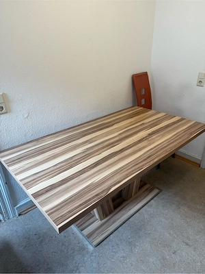 Esstisch mit Holzoptik Bild 2