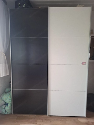 Kleiderschrank  Bild 2