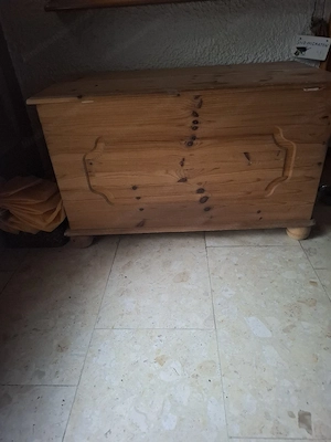 Holztruhe  Bild 2