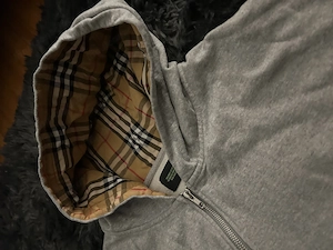 Grauer Zipp Hoodie Bild 2
