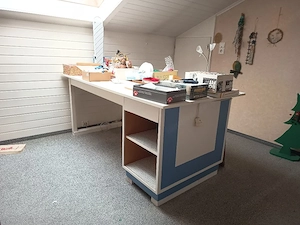 Großer Schreibtisch  Bild 2
