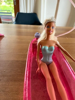 Barbie mit Badewanne und Dusch-Zubehör Bild 3