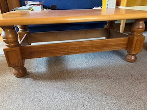 alter Couchtisch zu verschenken Bild 3