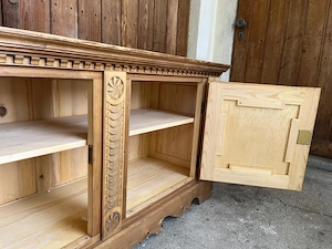 Holzkommode geschnitzt Bild 5