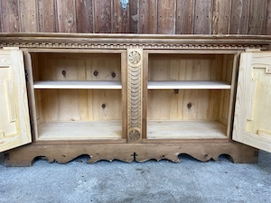 Holzkommode geschnitzt Bild 4