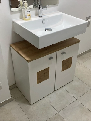 Badezimmer Möbel fast neuwertig Bild 4