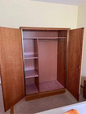 Schlafzimmer komplett Bild 4