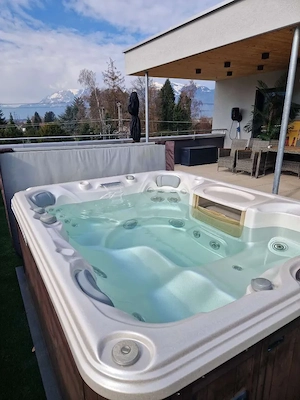 Armstark Montclair Whirlpool Bild 3