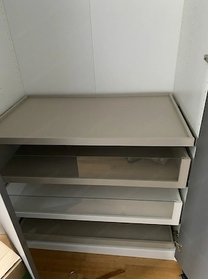4x Grauer IKEA PAX Kleiderschrank  - Top ausgestattet  - Neupreis über 550 Euro -  je 250 Euro  Bild 3