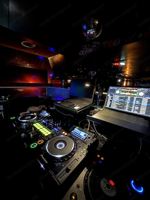 Event DJ (Hochzeit  Firmenfeier  Gastroevents etc.) Bild 3