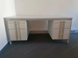 Schreibtisch günstig abzugeben