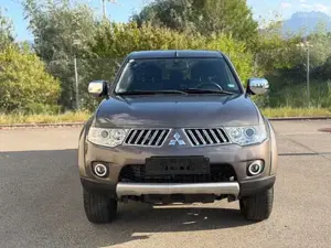 Mitsubishi L200 2.5D NUR 88.000 KM Doppelkabine Bild 6