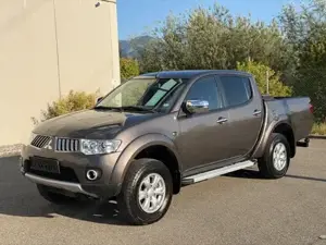 Mitsubishi L200 2.5D NUR 88.000 KM Doppelkabine Bild 9