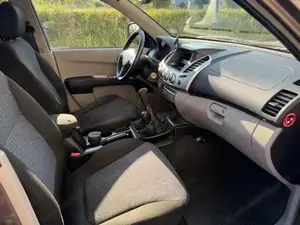 Mitsubishi L200 2.5D NUR 88.000 KM Doppelkabine Bild 8