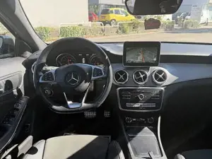 Mercedes Benz GLA 200 D Automatic AMG Line 2019 TOP! Bild 3
