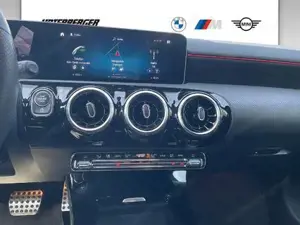 Mercedes A 180 Aut. // AMG-Line Interieur // Rückfahrkamera Bild 8
