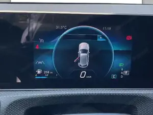 Mercedes A 180 Aut. // AMG-Line Interieur // Rückfahrkamera Bild 9