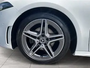 Mercedes A 180 Aut. // AMG-Line Interieur // Rückfahrkamera Bild 6