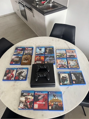 PS4 mit 21 Spielen und 2 Controller