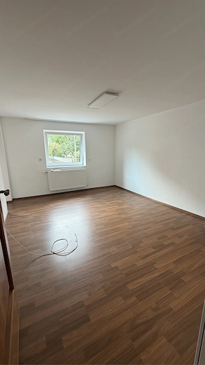 3 Zimmer Erdgeschosswohnung in einem 2 Parteienhaus mit Parkplatz in ruhiger Wohngegend Bild 8