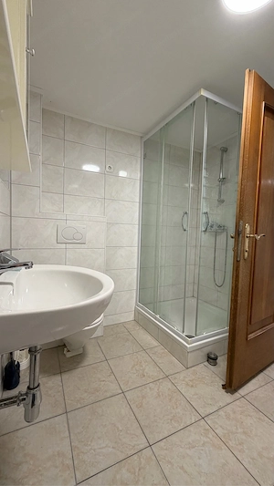3 Zimmer Erdgeschosswohnung in einem 2 Parteienhaus mit Parkplatz in ruhiger Wohngegend Bild 6