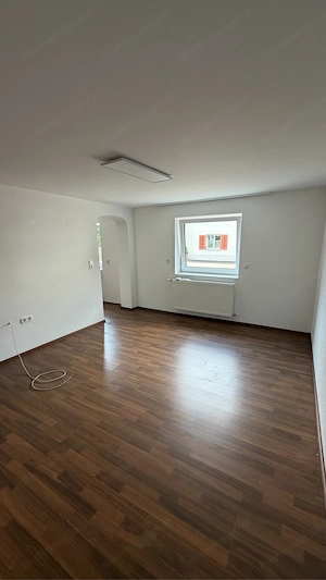 3 Zimmer Erdgeschosswohnung in einem 2 Parteienhaus mit Parkplatz in ruhiger Wohngegend Bild 10