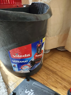 Eimer und Vileda Wischmopp mit Drei Mopp Bild 4