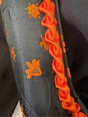 Dirndl schwarz-orange maxi Gr 40 inkl Bluse  Bild 3
