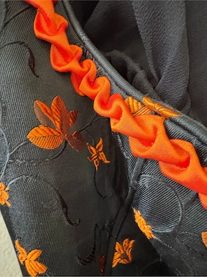 Dirndl schwarz-orange maxi Gr 40 inkl Bluse  Bild 5