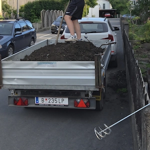 Transportarbeiten mit Dreiseitenkipper 2,6T Bild 4