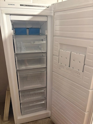 SIEMENS GS29NVWEP Gefrierschrank (E, 200 l, 1610 mm hoch, Weiß)