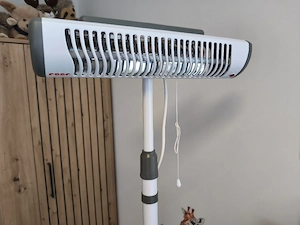 Baby-Heizstrahler mit Standfuß Bild 2