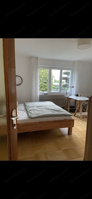großes, helles Zimmer in wunderschönem Haus zu vermieten Bild 3