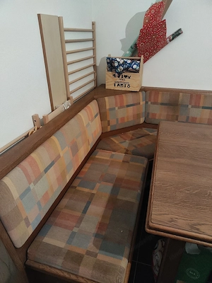Eckbank mit Tisch und 2 Stühle  Bild 3