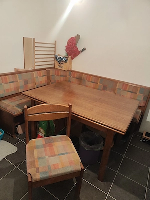 Eckbank mit Tisch und 2 Stühle 