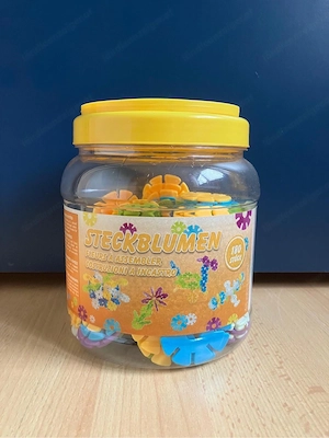 kinderspielsachen und büchlein Bild 2