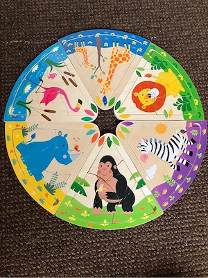 kinderspielsachen und büchlein Bild 5