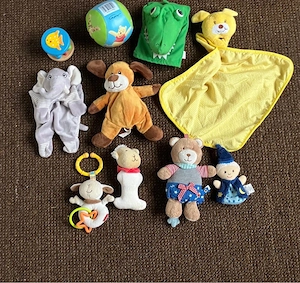 kinderspielsachen und büchlein Bild 4