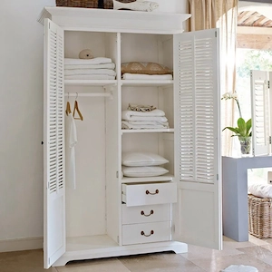 Kleiderschrank Bild 3