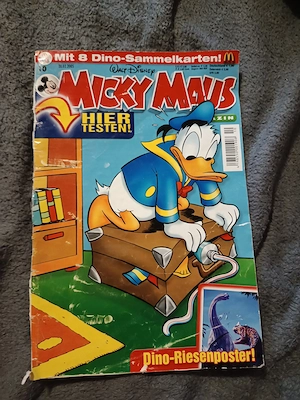 Verkaufe eine Micky Maus Zeitschrift,Sonnenbri ,kleiner Elefant,eine Back Uhr und ein Geschenk band Bild 4