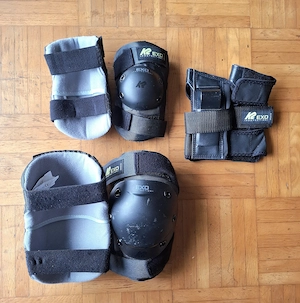 Protektoren   Knieschoner   Ellenbogenschoner   Handschoner für Skateboard, Inlineskaten, etc.