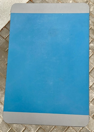 Tischchen (Beistelltisch Couchtisch) mit Resopal-Tischplatte, blau grau mit Holzfüssen. vintage 50er Bild 3